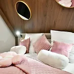 6 Gwiazdek Apartmanhotel 3*