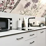 6 Gwiazdek Apartmanhotel 3*