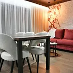 6 Gwiazdek Apartmanhotel 3*