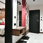 6 Gwiazdek Apartmanhotel 3*