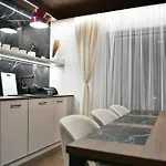 6 Gwiazdek Apartmanhotel 3*