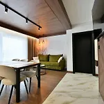 6 Gwiazdek Apartmanhotel 3*