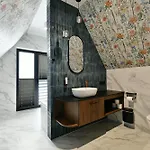6 Gwiazdek Apartmanhotel 3*