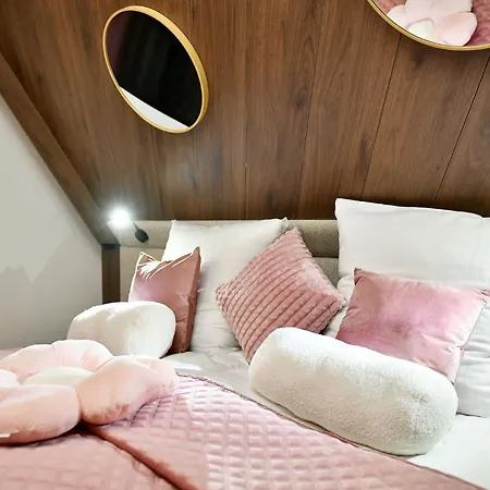 6 Gwiazdek Aparthotel 3*