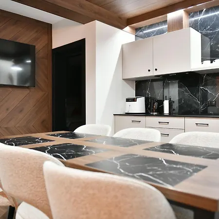 6 Gwiazdek Aparthotel 3*