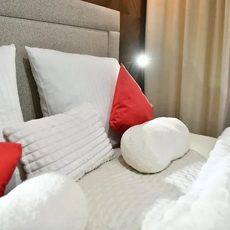 6 Gwiazdek Aparthotel 3*